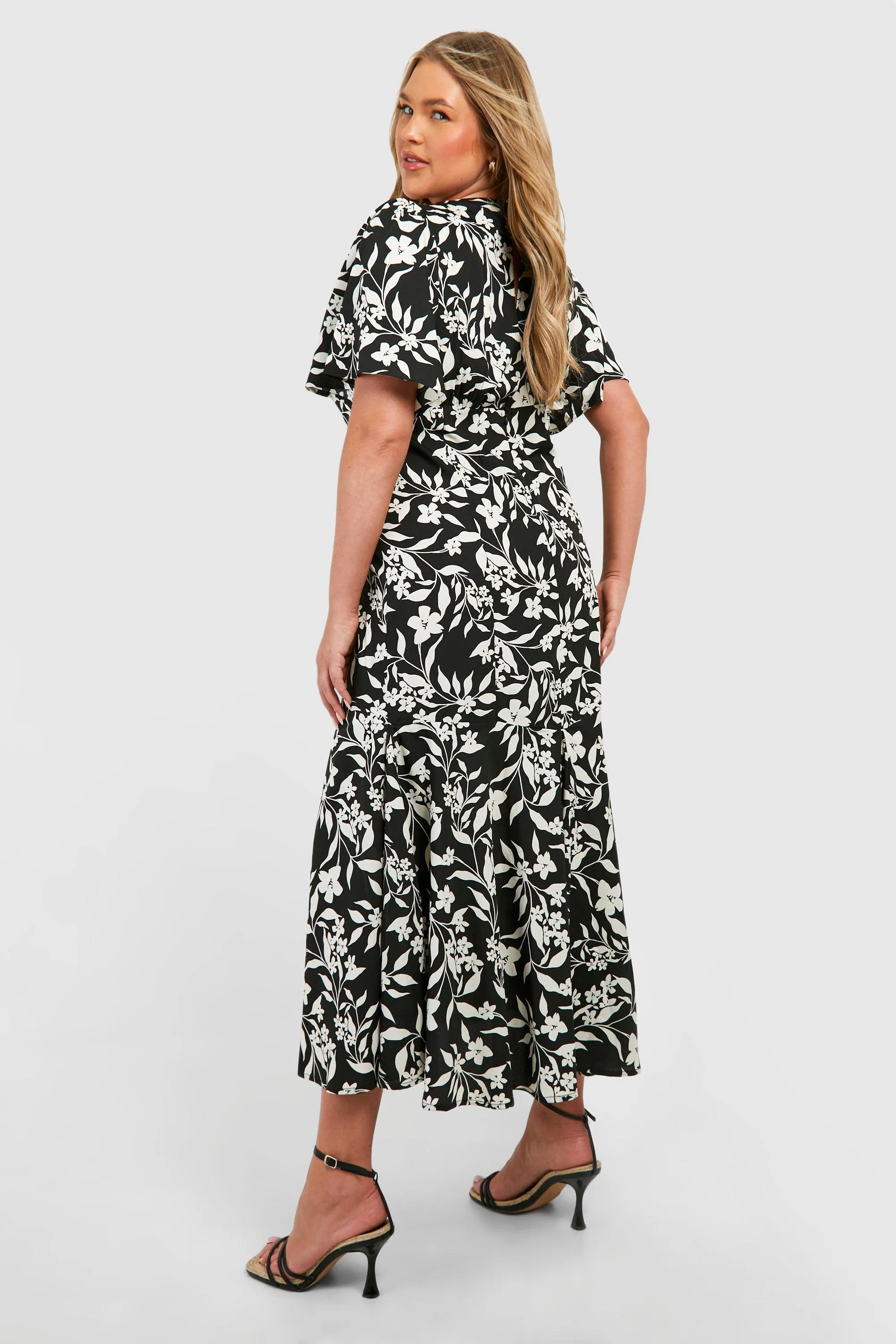 Dresses | Plus Woven Floral Print Short Sleeve V Neck Midaxi Dress | boohoo