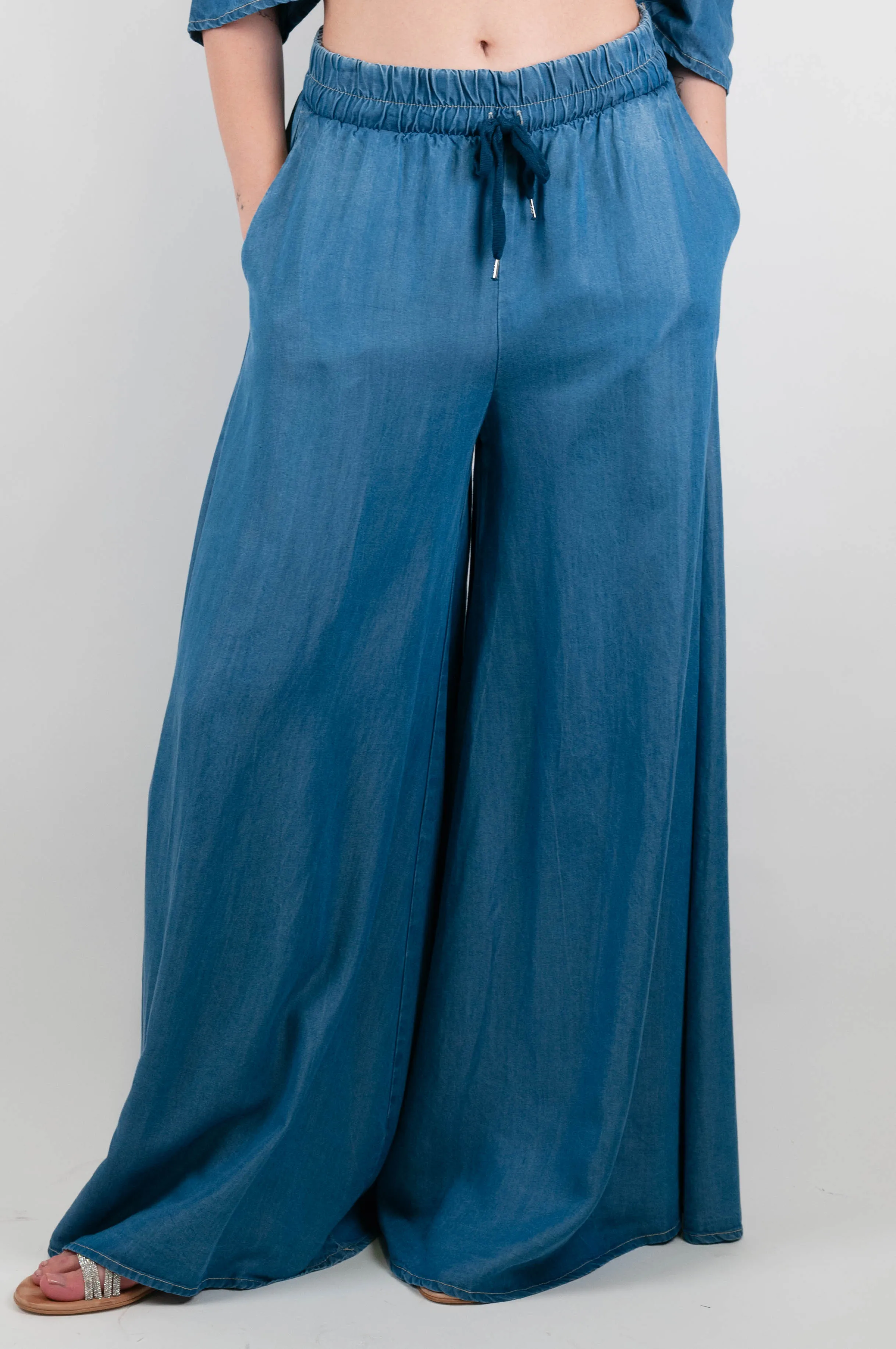 Tensione in - Pantalaccio palazzo con coulisse in chambray